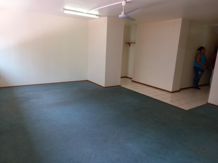 To Let 2 Bedroom Property for Rent in Aberdeen Eastern Cape